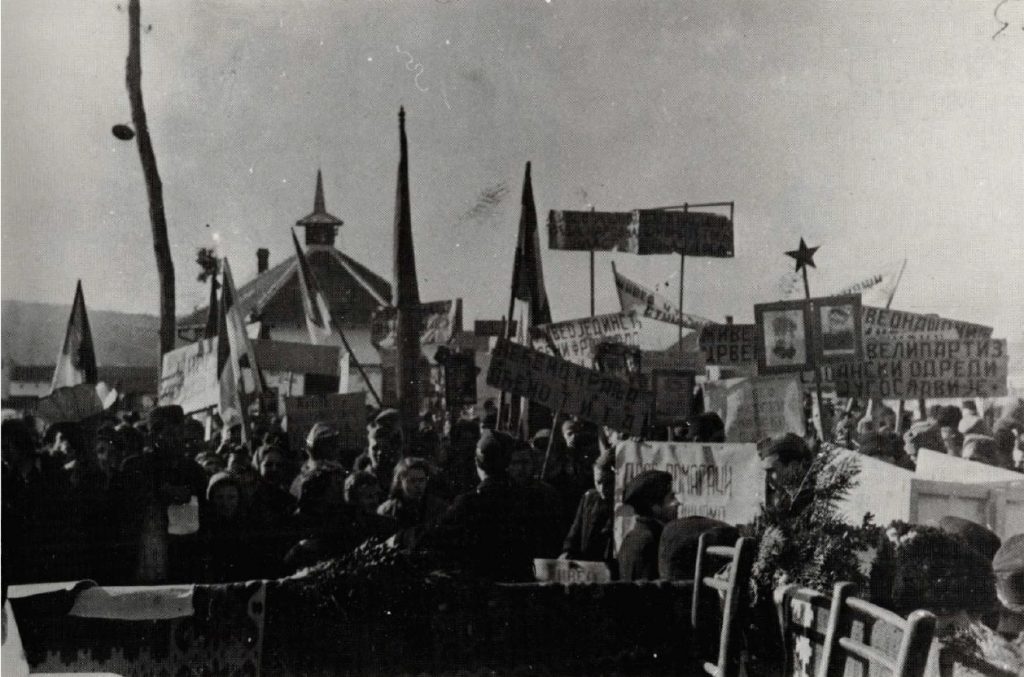 Valjevskaposla Zbor u oslobodenom Valjevu 1944 1024x677 1