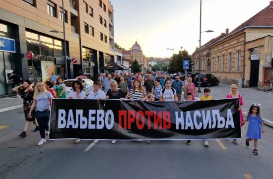 Protest-Valjevo-protiv-nasilja-1-877x576