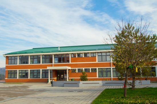 Srednja skola u Mionici