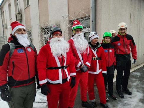 Deda-Mraz-sa-krova-ZC-Valjevo-GSS-3 Deda-Mraz-sa-krova-ZC-Valjevo-GSS-3