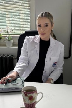 dr Aleksandra Aničić dr Aleksandra Aničić