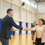 Јанковић уручује уговоре грађанима